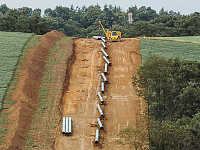 alt image